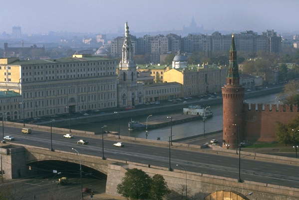 Замоскворецкий мост через Москва-реку. Москва.